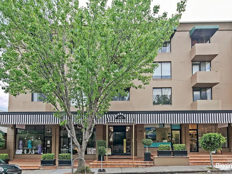 Studio Apartment With Undercover Parking