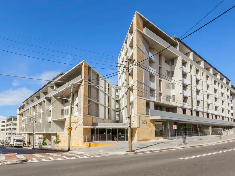 Modern One Bedroom Unit in the Heart of Marrickville