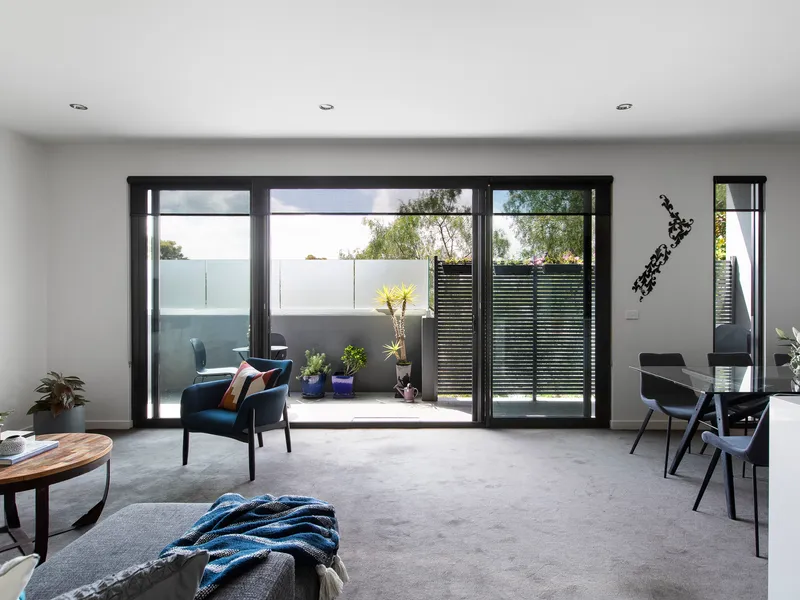 Rear Top-Floor Apartment, Private North Facing Aspect