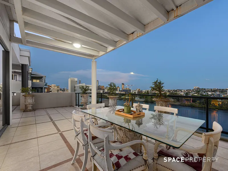 Large penthouse & show-stopping views with some TLC needed