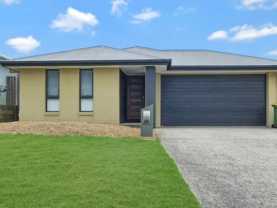 MODERN, SPACIOUS AND ROOM FOR THE BOAT, TRAILER OR CARAVAN