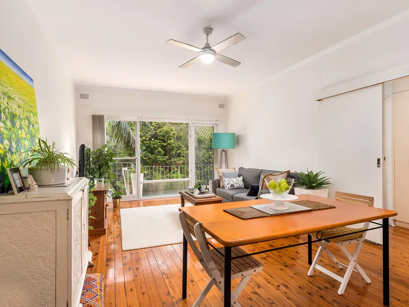 LEAFY APARTMENT IN A FIRST CLASS LOCATION