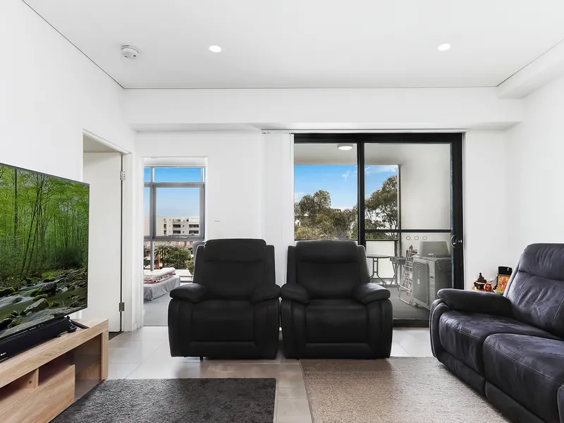 Stunning Near New Light Filled Apartment