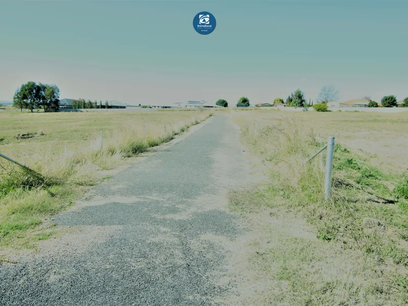 Vacant Land on Edge of Town - Oakland Estate
