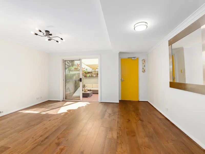 CONTEMPORARY COURTYARD APARTMENT IN ULTRA CONVENIENT POCKET OF REDFERN