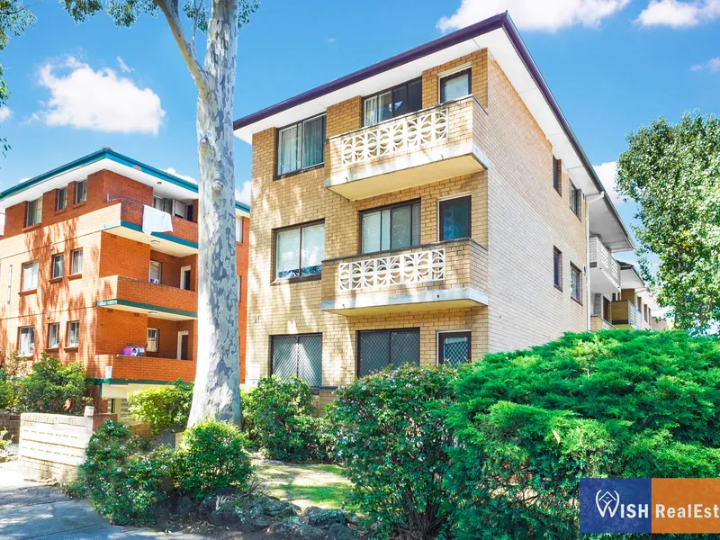 ULTRA CONVENIENT LOCATION - Motivated Vender