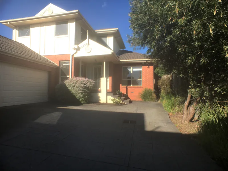 Recently updated 3 bedroom plus study townhouse