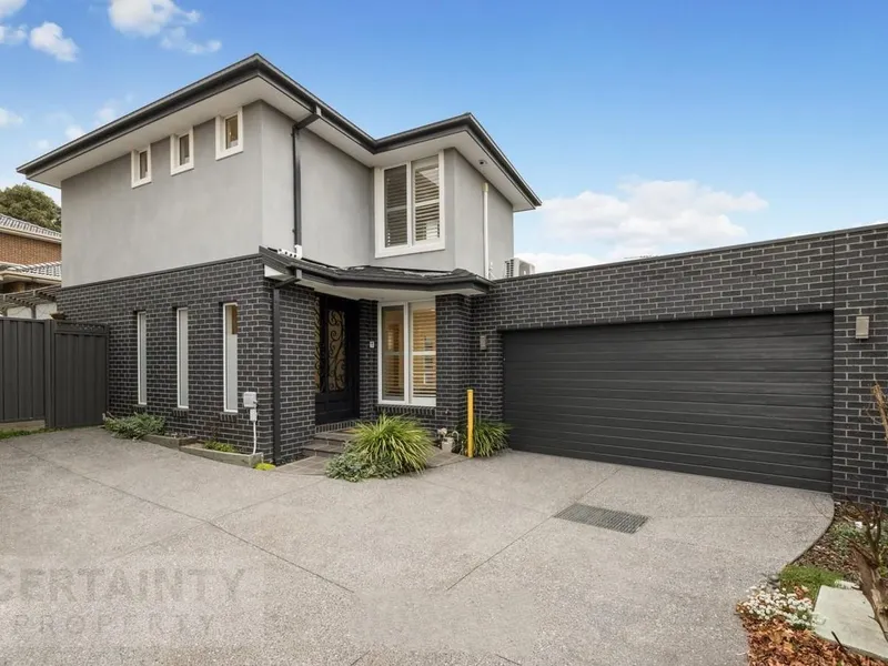 Spacious Three Bedroom Townhouse In Heart Of Mount Waverley!