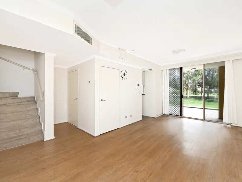 Large Apartment With Oversized Entertainers Balcony