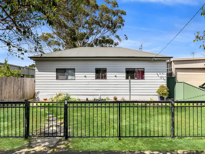 Dual income property in the heart of Ettalong Beach