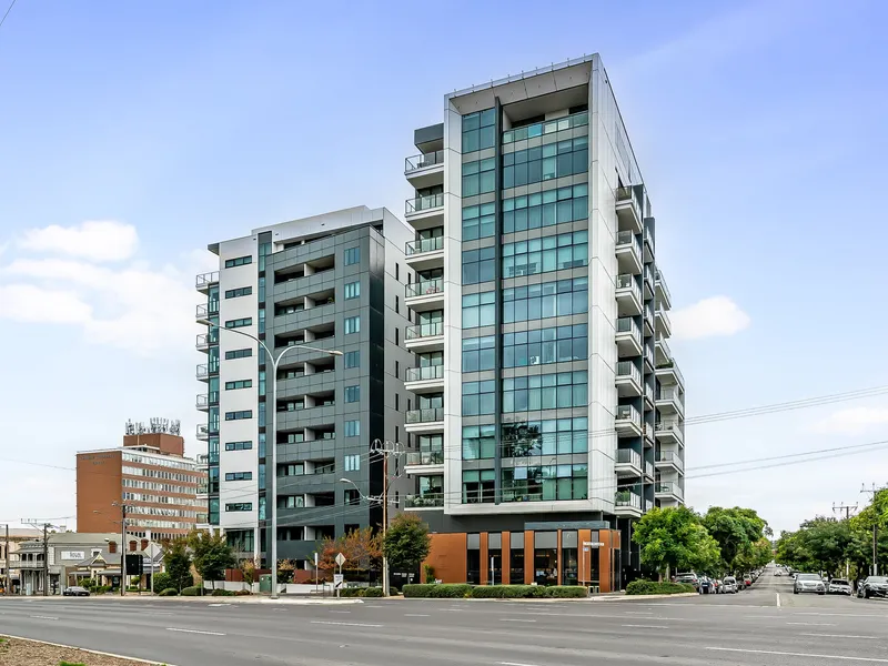 Executive city-fringe apartment