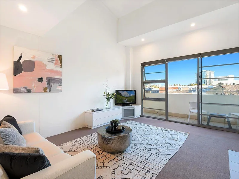 Dual-Level High Ceiling Penthouse in the heart of Crows Nest - walk to Woolworths, rail, restaurants, and shops