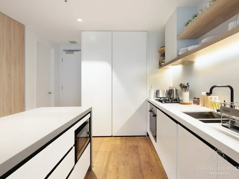 Located in central of Docklands,  residence equiped with modern 5 Star living experience