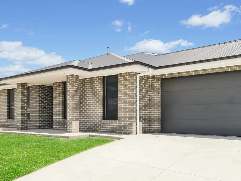 EXCELLENT BRAND NEW HOME IN EVER POPULAR EGLINTON