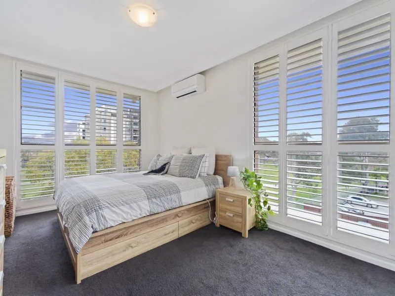 Updated Top Floor Two Bedroom Apartment