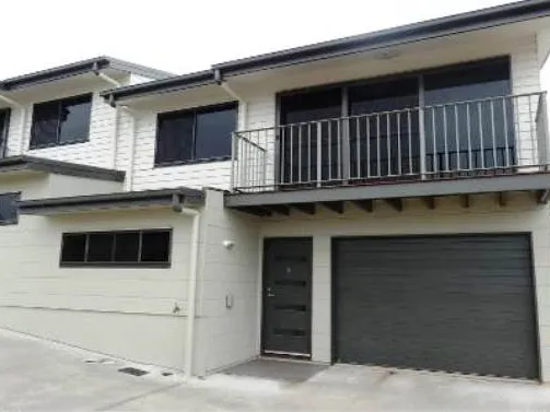 MODERN THREE BEDROOM FULLY AIR CONDITIONED TOWNHOUSE
