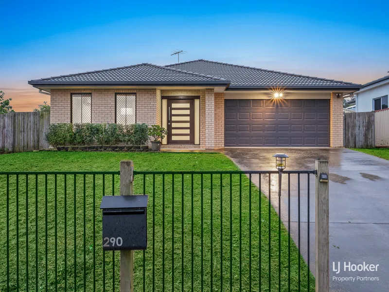 Metricon built house with air cons