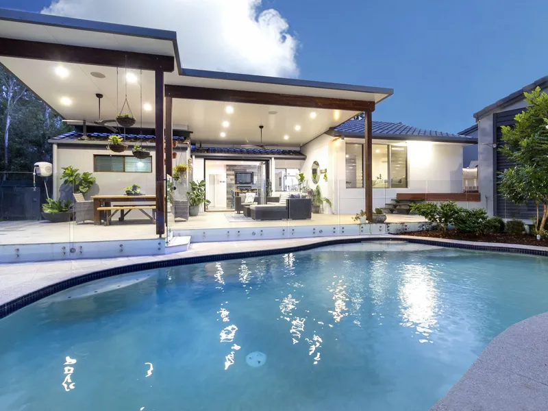 Private and Luxurious with Pool & Garden Service included