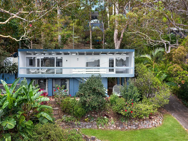 Furnished, 'Beachcomber' Home Available Mid January for a Long Lease