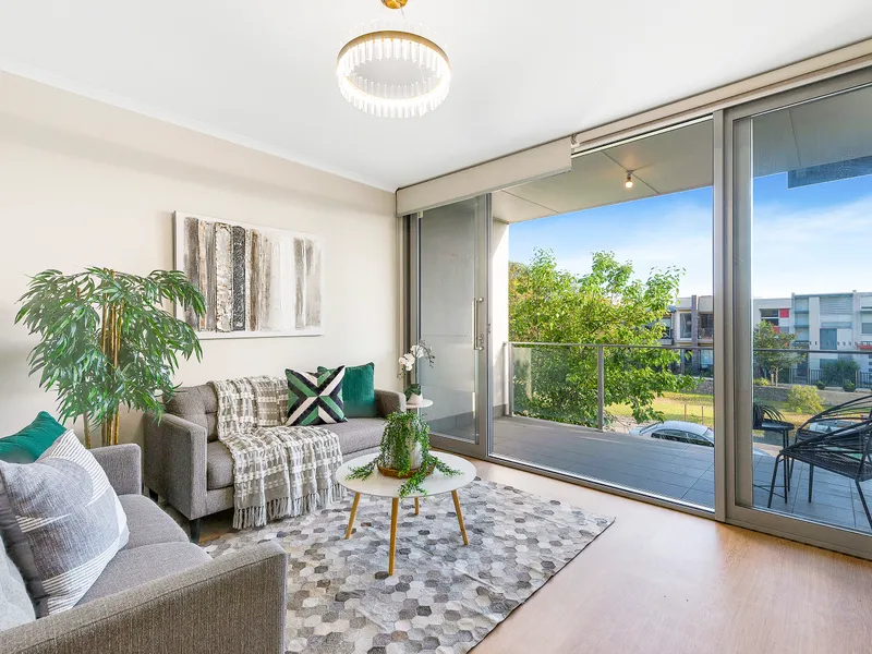 Stunning Urban Oasis Offering Architectural Excellence over 3 Light-filled Levels!