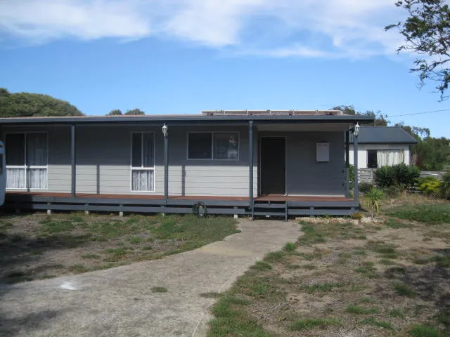 Lovely Bright Three-bedroom House, Walking Distance To The Beach!