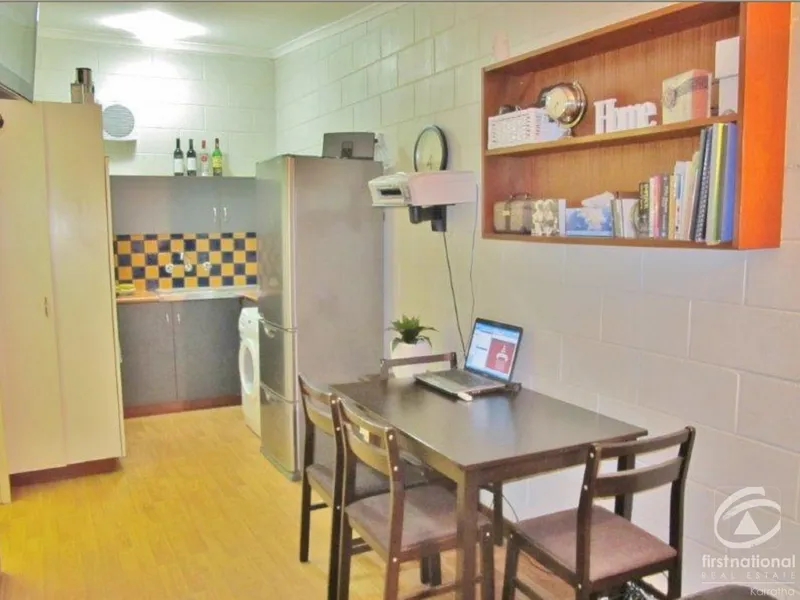 BEAUTIFULLY PRESENTED FURNISHED UNIT