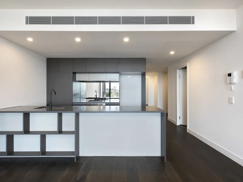 Bosco - Spacious North Facing Apartment With Seperate Study 