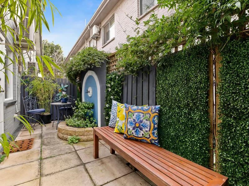 COURTYARD DELIGHT