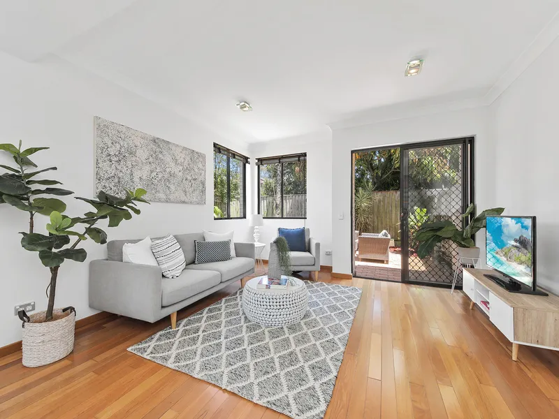 STYLISH TOWNHOUSE – WHISPER QUIET AND PRIVATE SANCTUARY