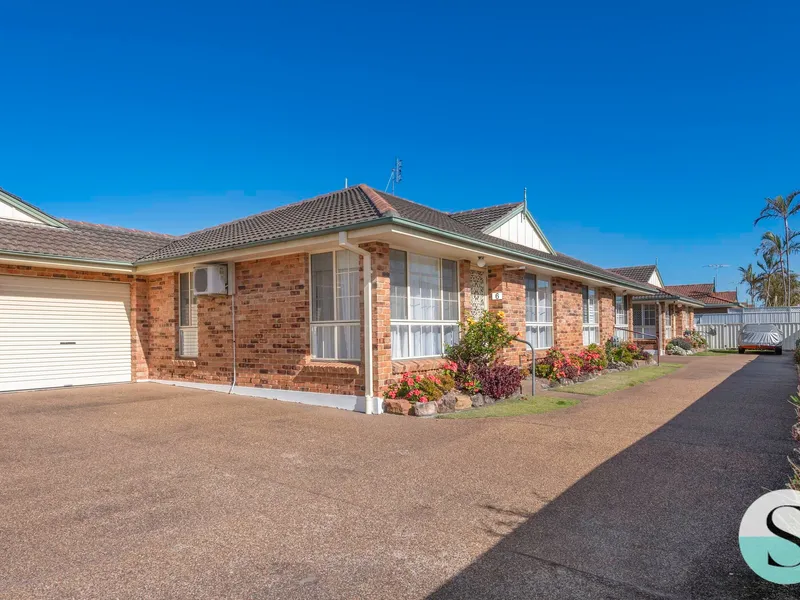 Sunny North Facing Renovated Villa Living, Directly Opposite Coles, Stroll to Everything Location- Cafes, Doctors, Chemist, Post Office & Family Hotel