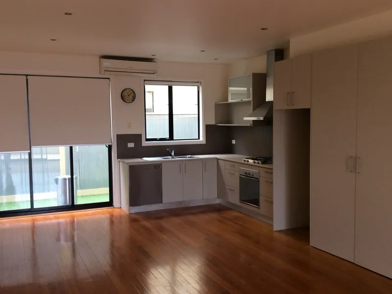 Low Maintenance Town house in the heart of Yarraville!