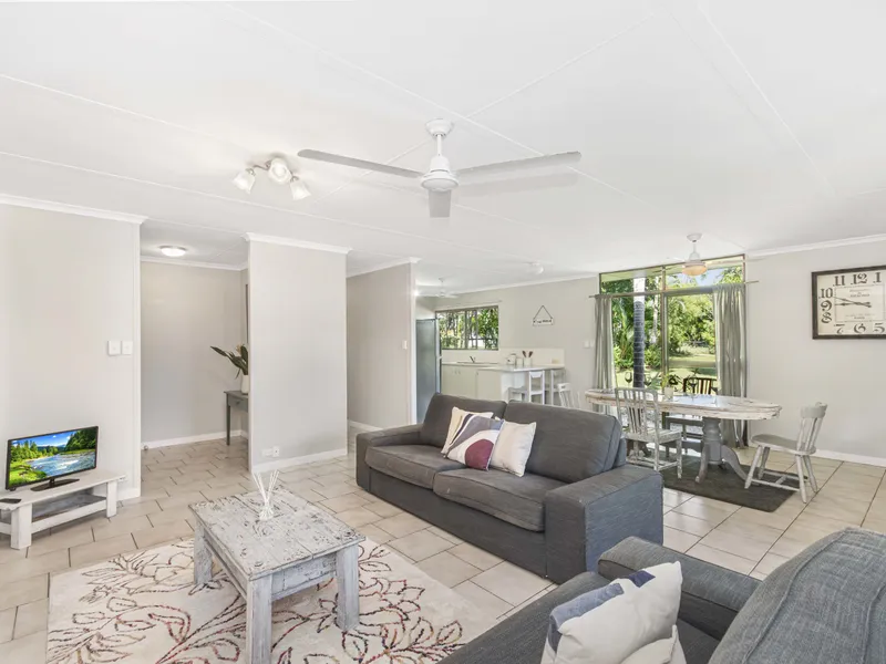 Tropical Cottage Close to the Beach!