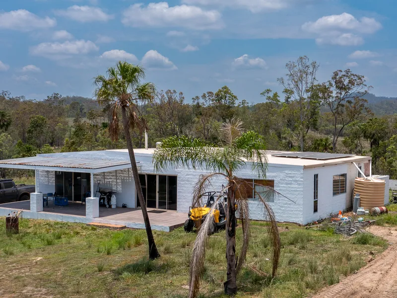 Cattle Property runs 400 Head of Breeders at a Bargain price.