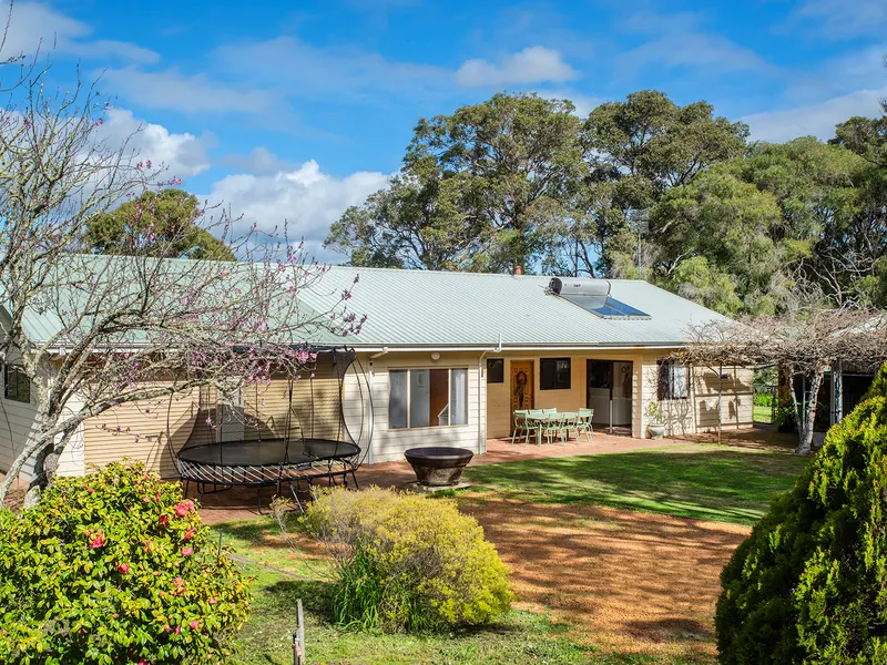 Ideal Rural Retreat Offering Tourism & Viticulture.