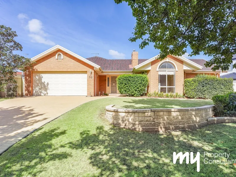 FAMILY HOME IN QUIET STREET