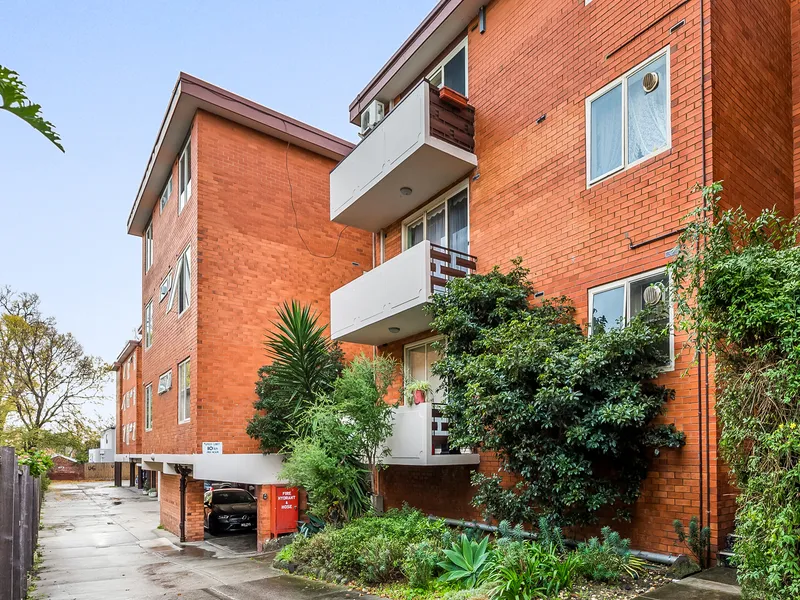 Well Maintained Light Filled Apartment