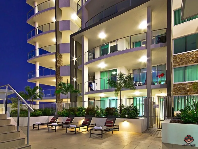 LUXURY WATERFRONT RESIDENCE