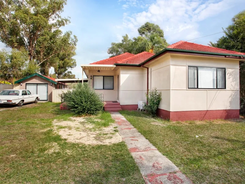 3 BEDROOM + 1 Entertainment FAMILY HOME - FULLY RENOVATED