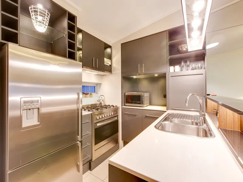 LUXURY FURNISHED 2 BEDROOM APARTMENT - PERFECT FOR CORPORATE RENTAL 