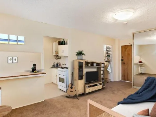 STUDIO IN CONVENIENT PADDINGTON LOCATION