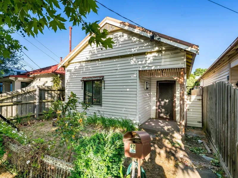 Delight 3 bed home on large block next to parklands 