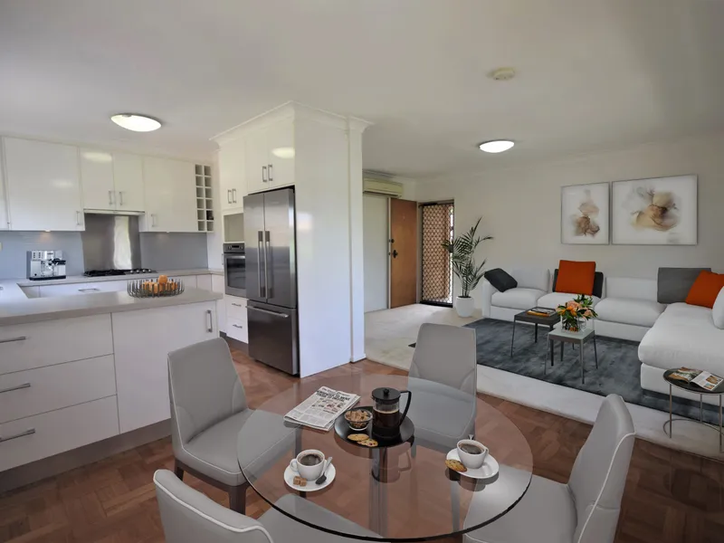 Stunningly renovated spacious 3 bed unit, fantastic location