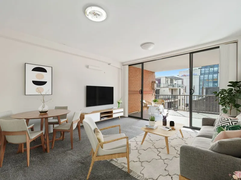 2 BEDROOM APARTMENT -  CENTRAL LOCATION 