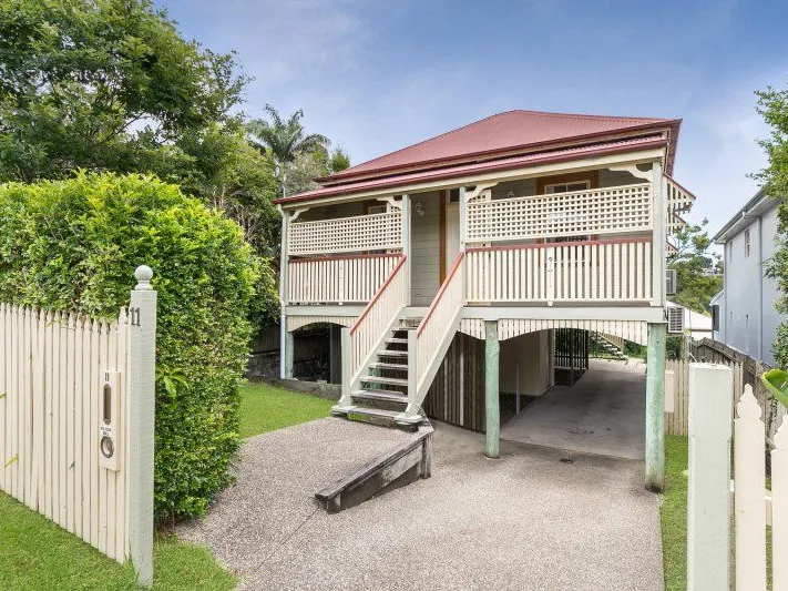 Stunning Queenslander in Ultra Handy Location