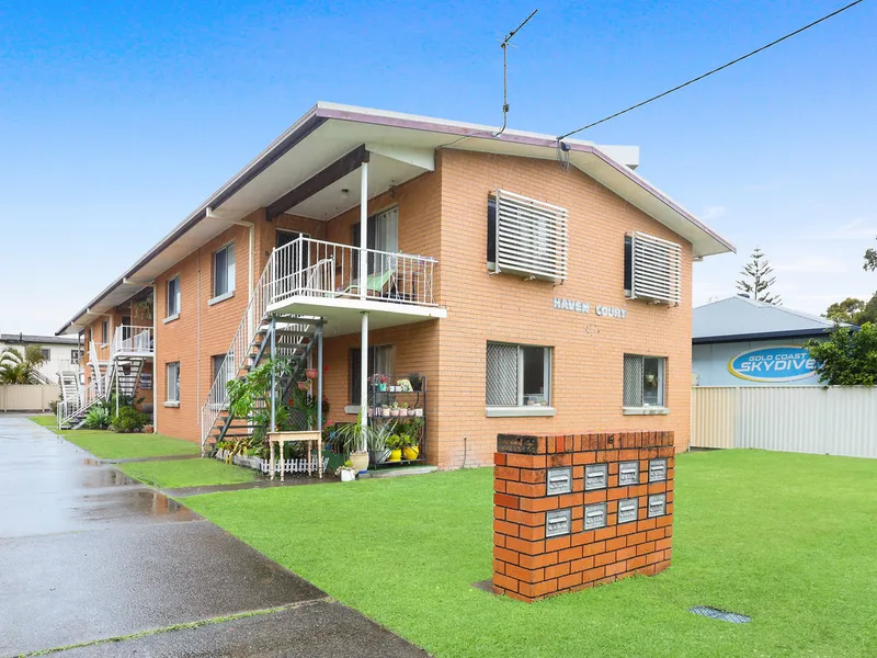 Investment Opportunity or Weekender in Iconic Kirra Beach