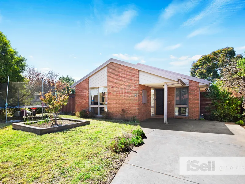 DRIVE INTO A QUIET LIFESTYLE WITH ALL THE CONVENIENCE OF CITY LIFE