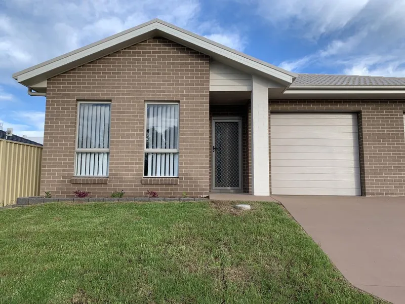 BRAND NEW 4 BEDROOM DUPLEX WITH DUCTED AIR CONDITIONING