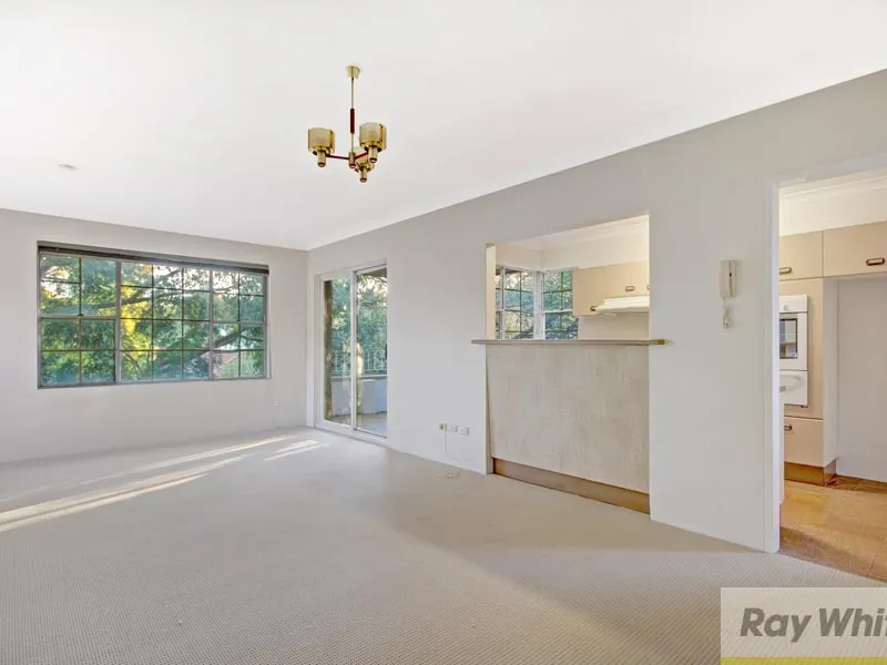 Bright & Sunny Unit - Excellent Location