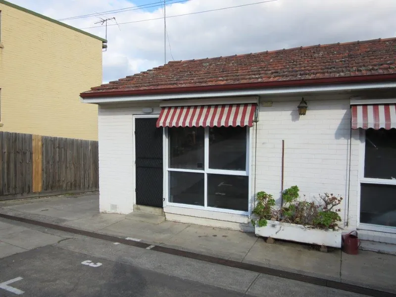 Unbeatable location! Studio / Bedsitter