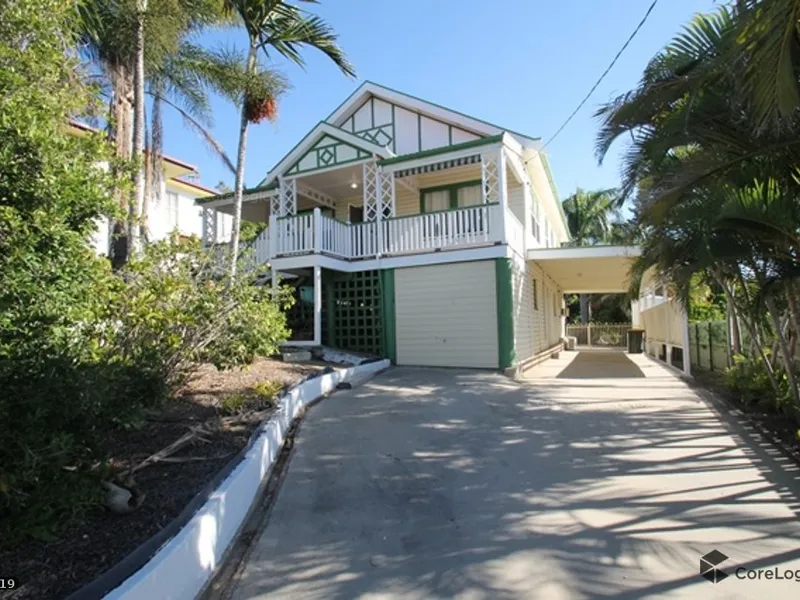 Classic Colonial with Harbour Views
